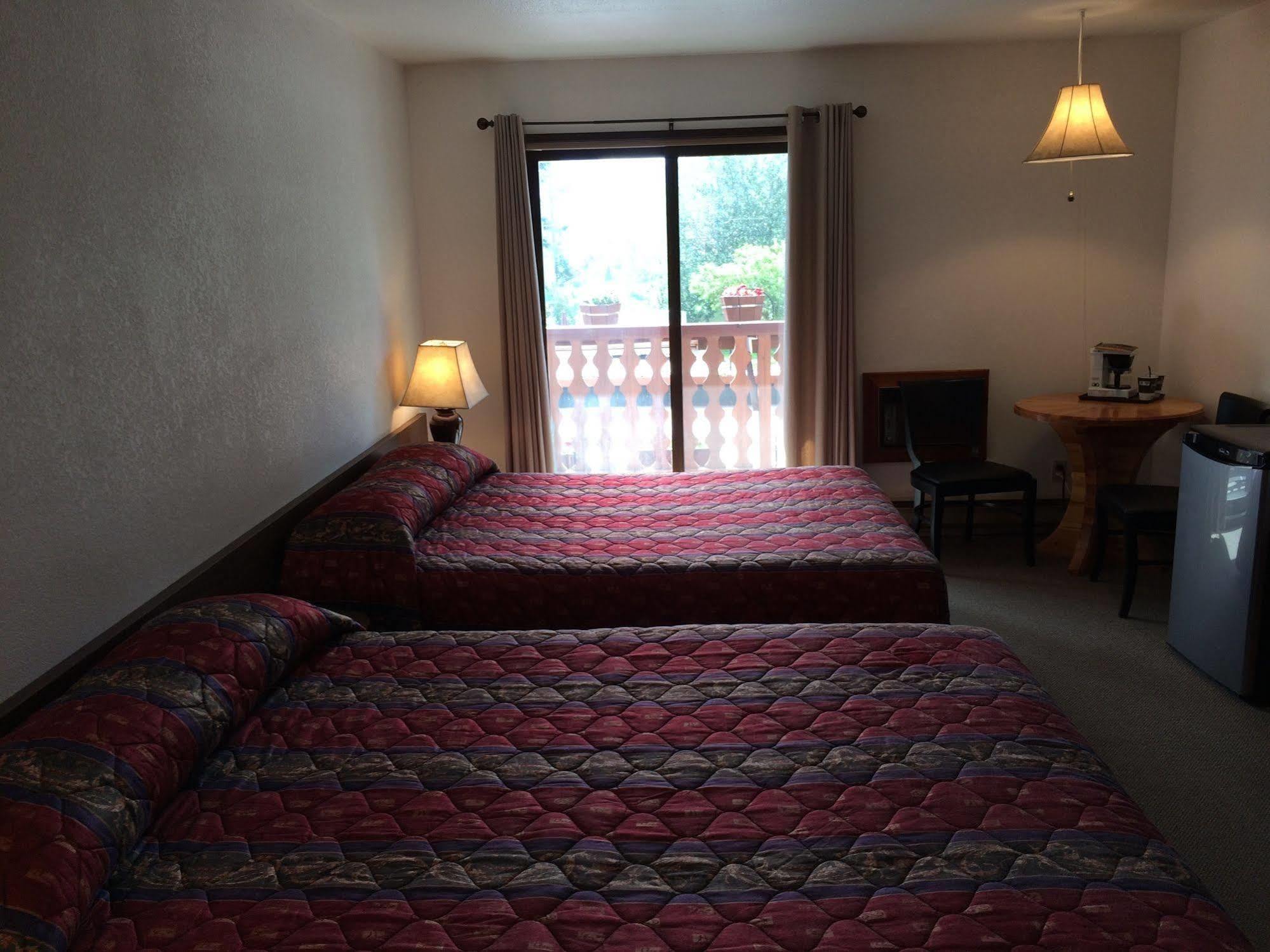 Alpen Motel Radium Hot Springs Eksteriør bilde