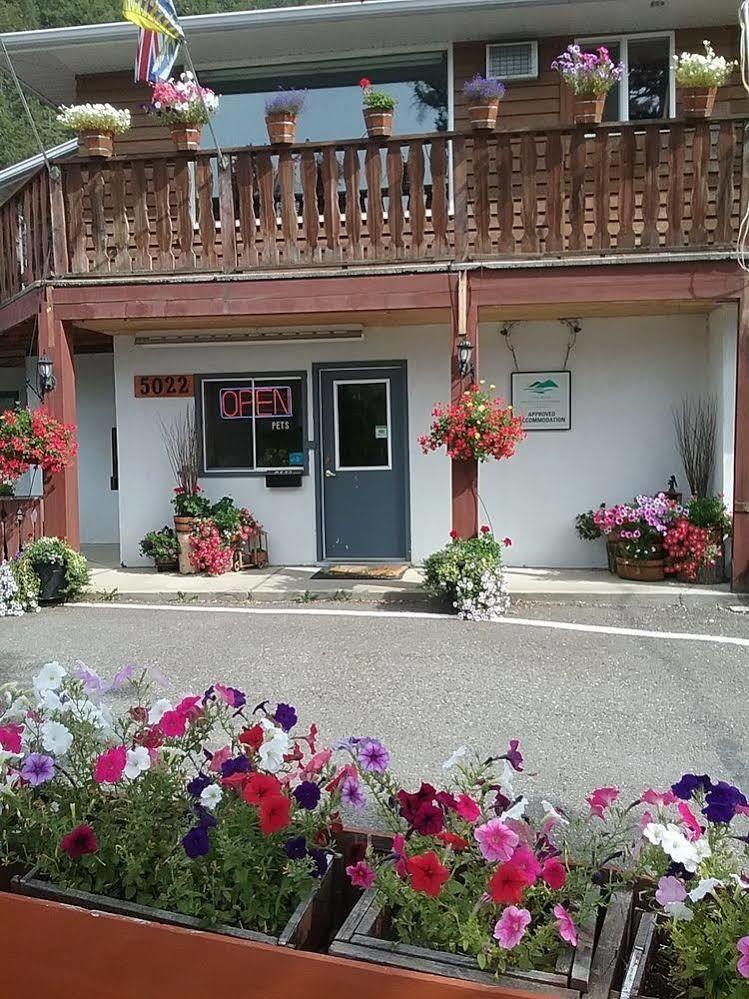 Alpen Motel Radium Hot Springs Eksteriør bilde